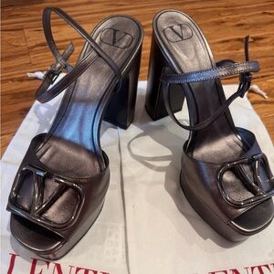 Valentino Garavani VLogo Platform Heels - Metallic Size 39